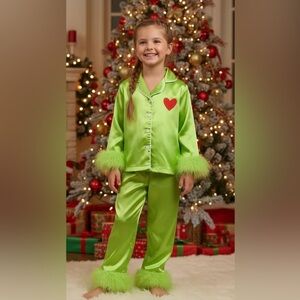 Little Girls Green Christmas Jammies Size 3-4years
